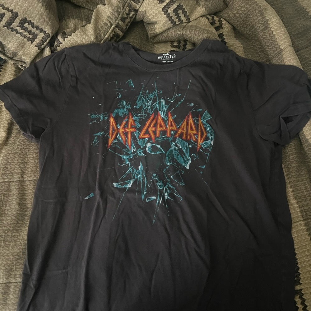 Def leppoard shirt
